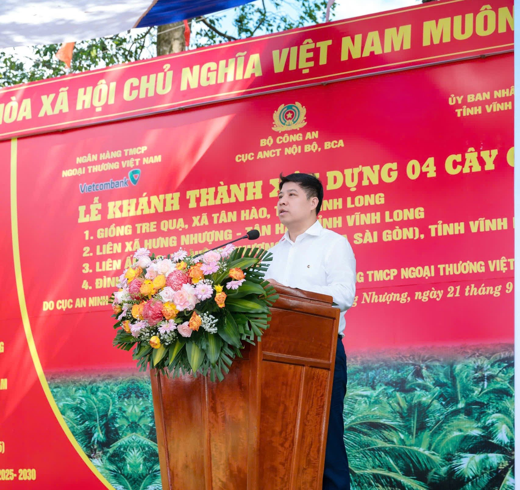 vinh-long-khanh-thanh-cau-do-vcb-tai-tro-1.jpg