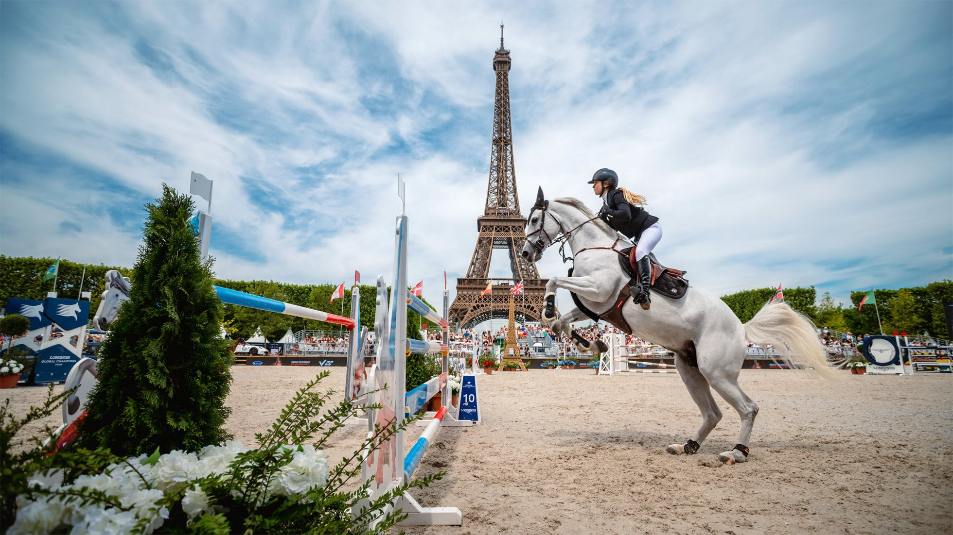 apple-vision-pro-immersive-films-experience-paris_big.jpg.large_2x.jpg