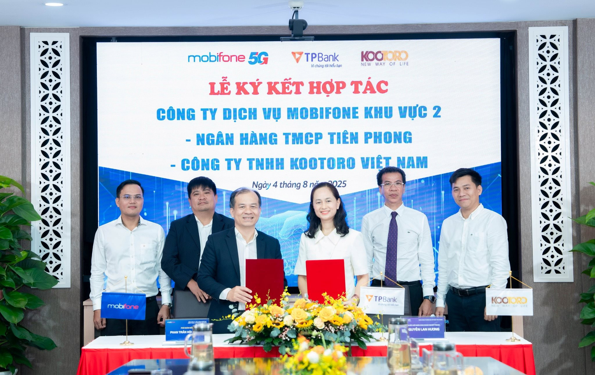 ky-ket-hop-tac-mobifone.jpg