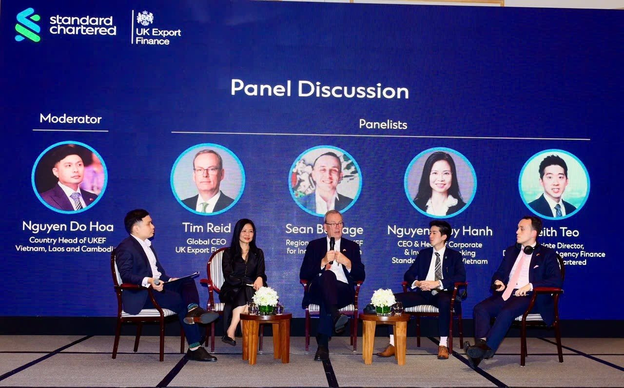 5.-panel-thao-luan-tai-dien-dan.jpg