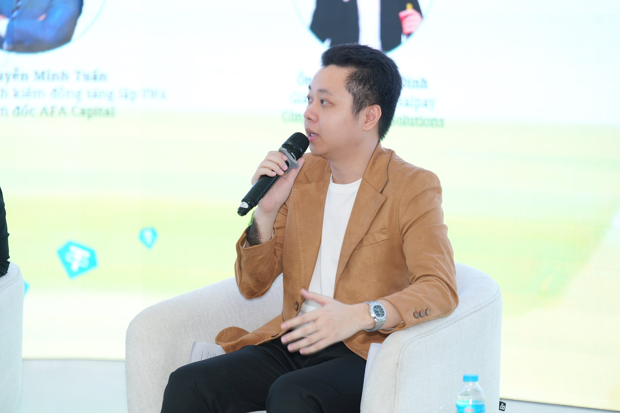 ong-tran-huyen-dinh-chu-nhiem-uy-ban-ung-dung-fintech-vba-giam-doc-du-an-basal-pay.jpg