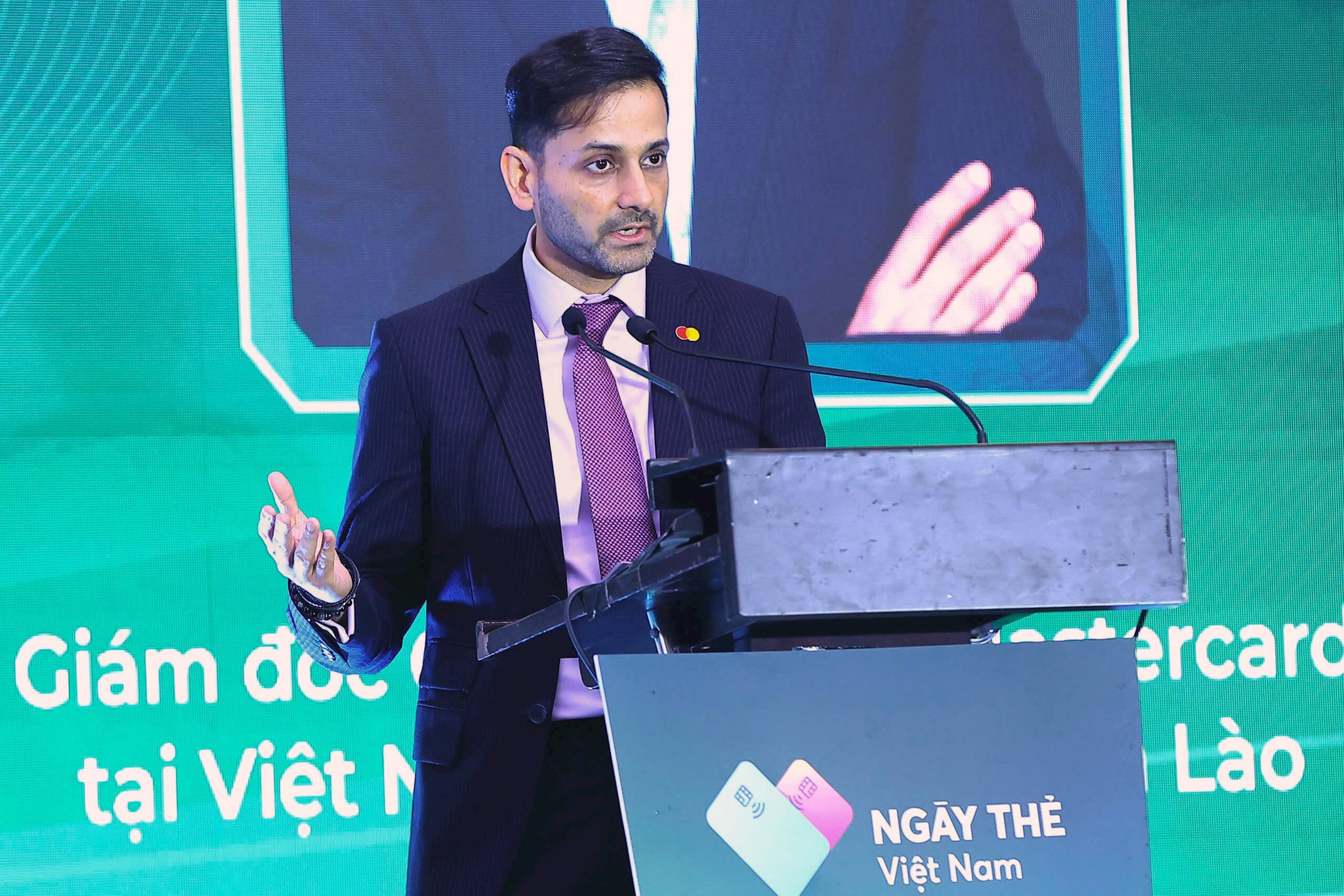 ong-sharad-jain-giam-doc-quoc-gia-mastercard-tai-viet-nam-campuchia-va-lao-trinh-bay-tham-luan-tai-hoi-thao-2.jpeg