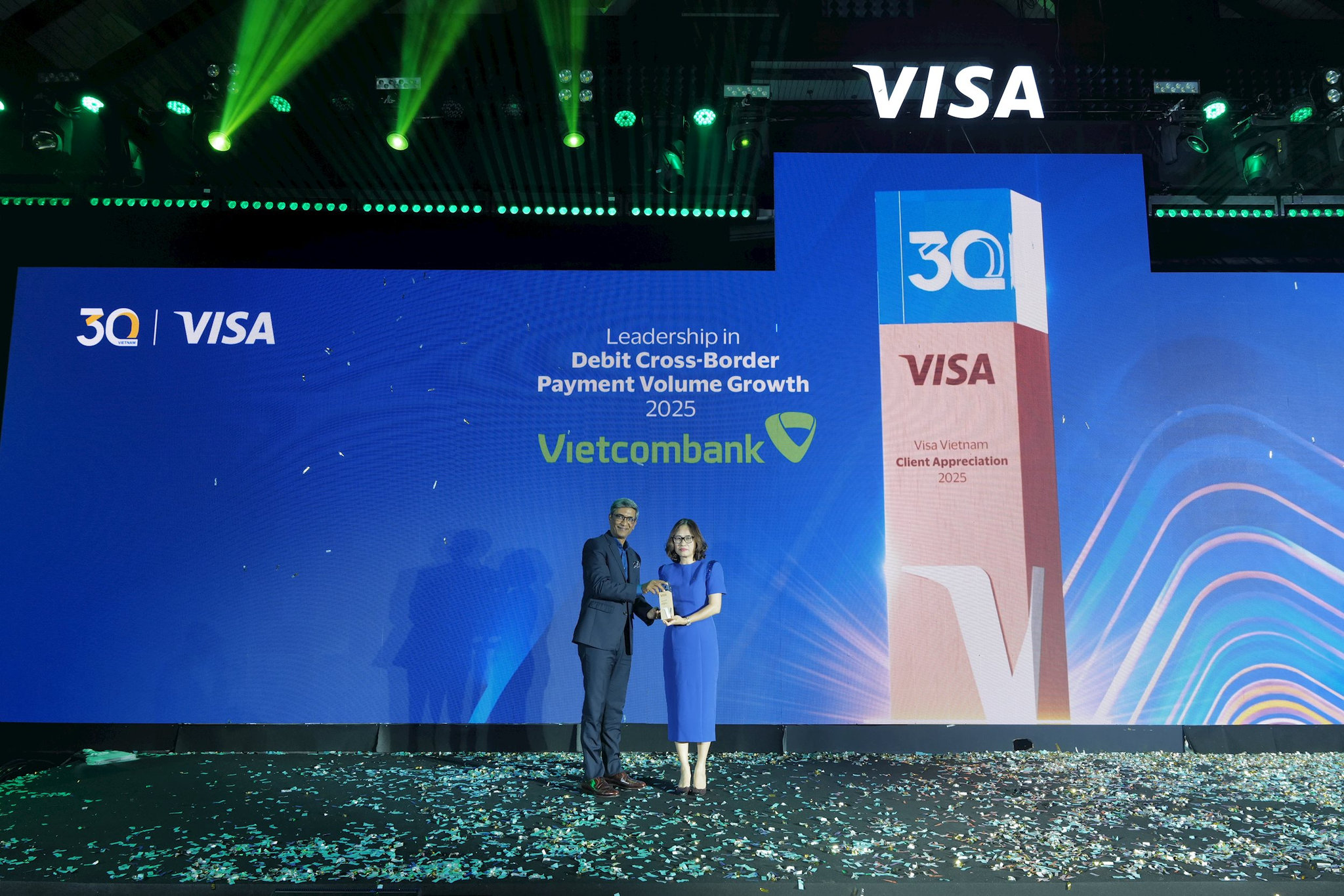 anh-5_vcb-duoc-visa-vinh-danh-voi-8-giai-thuong.jpg