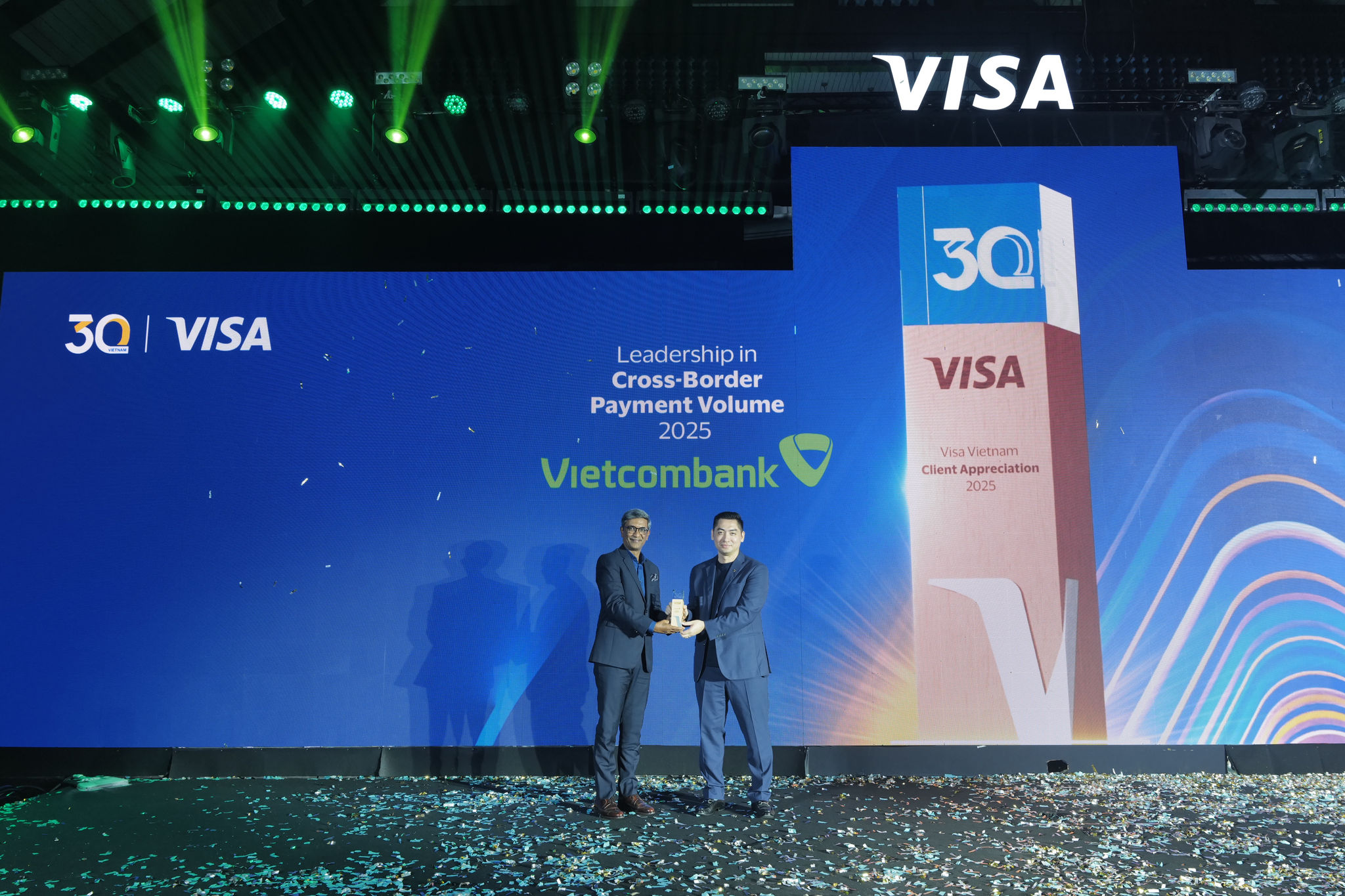 anh-6_vcb-duoc-visa-vinh-danh-voi-8-giai-thuong.jpg