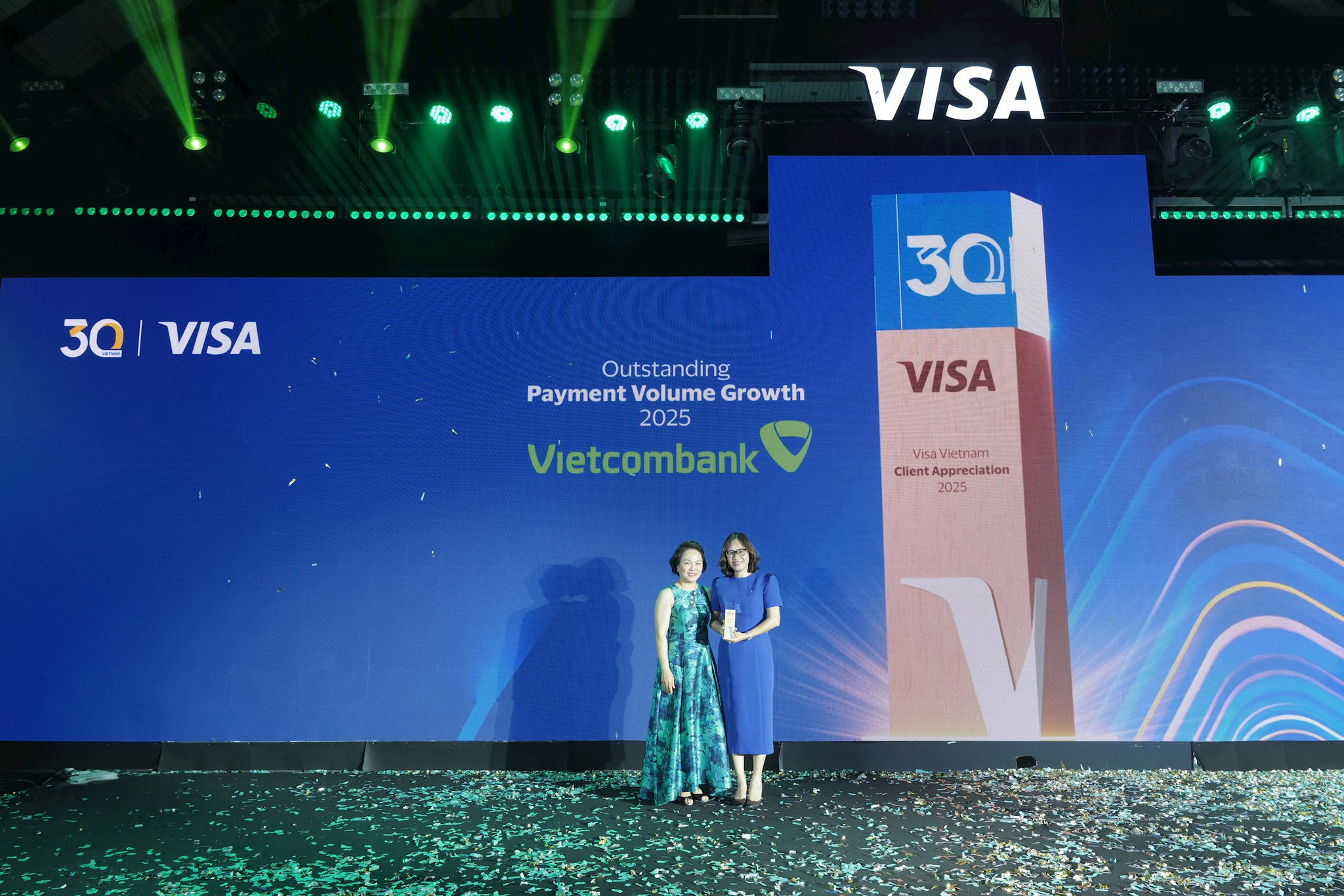 anh-7_vcb-duoc-visa-vinh-danh-voi-8-giai-thuong.jpg