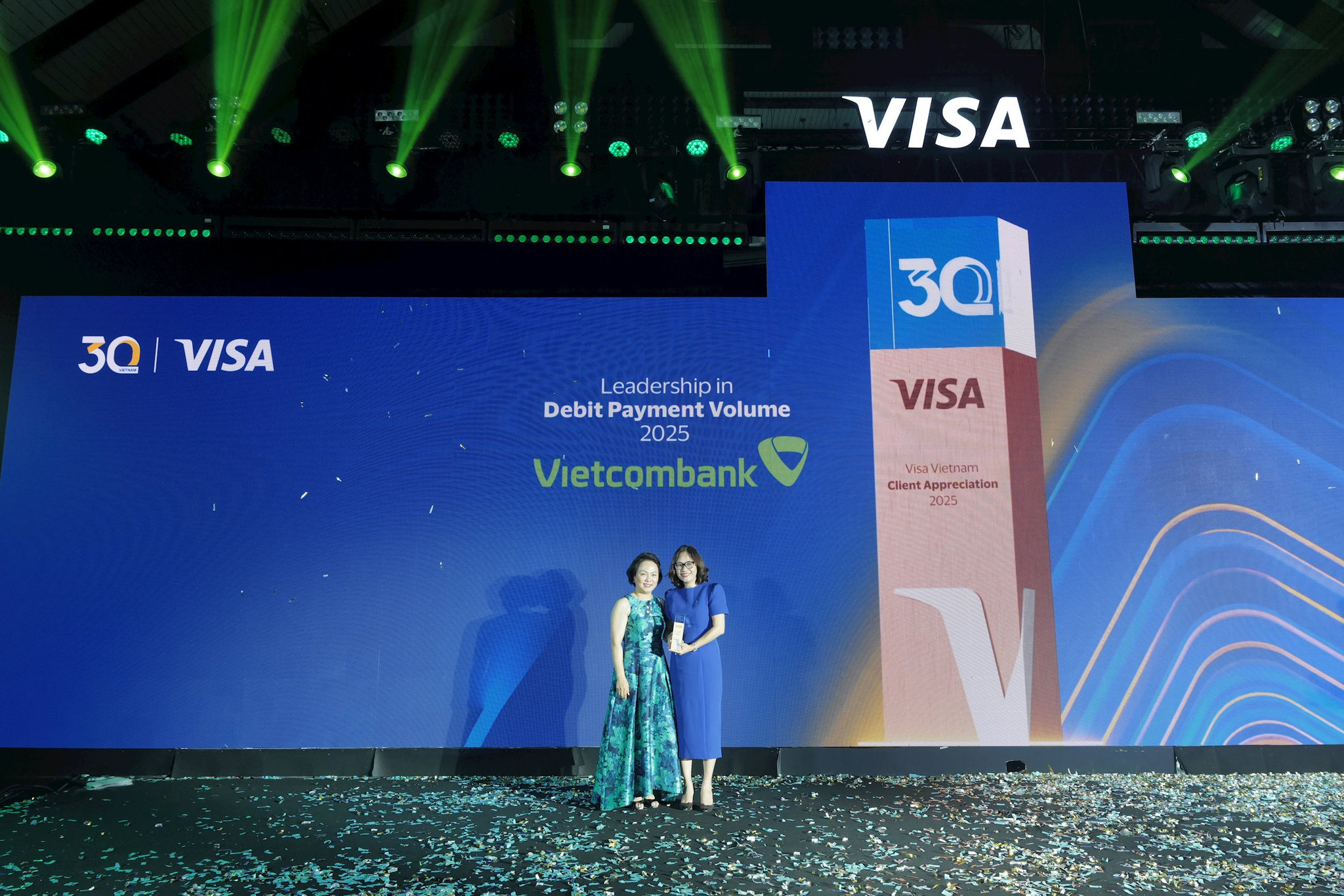 anh-8_vcb-duoc-visa-vinh-danh-voi-8-giai-thuong.jpg