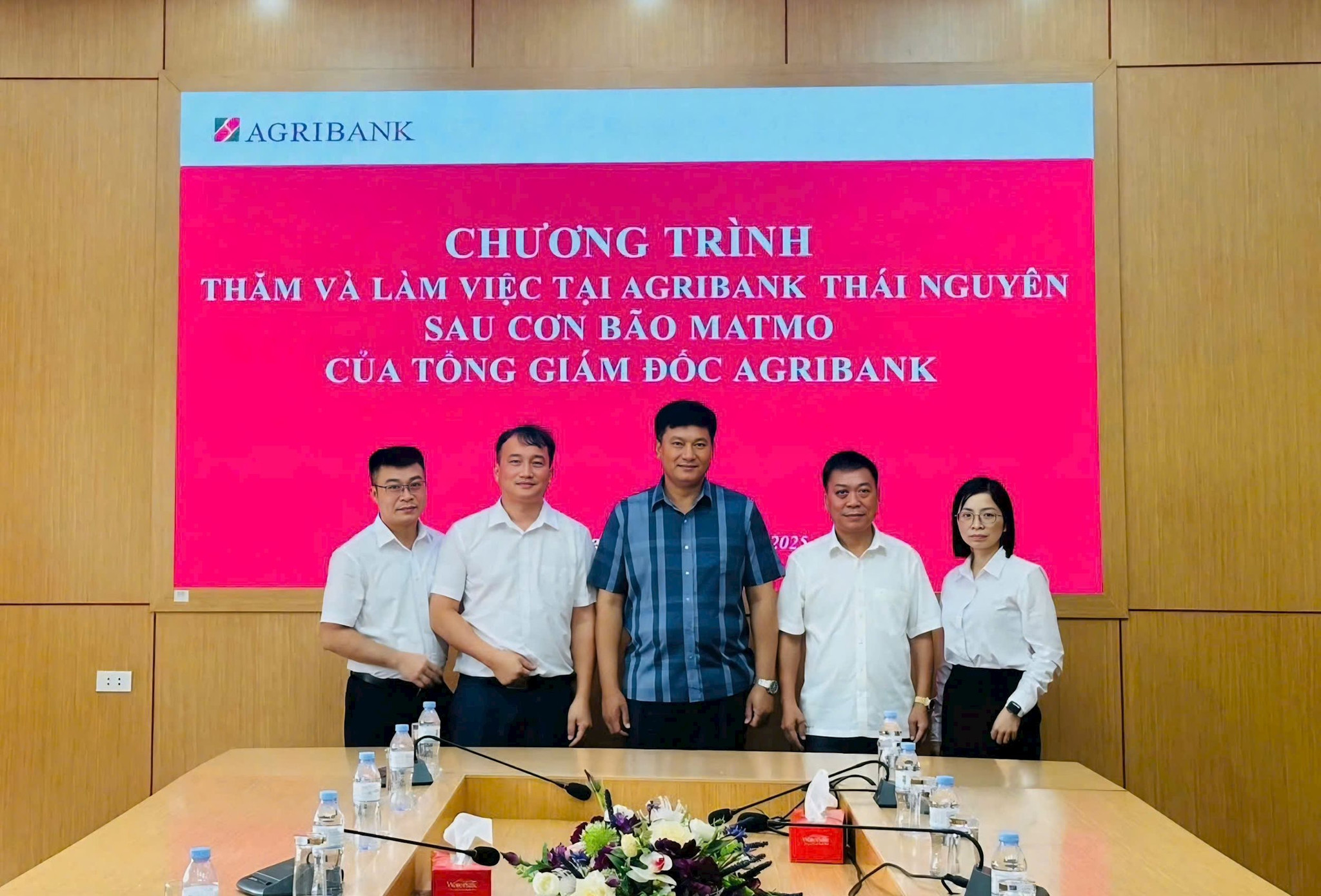 dong-chi-pham-toan-vuong-pho-bi-thu-dang-uy-tong-giam-doc-agribank-tham-va-lam-viec-tai-agribank-chi-nhanh-tinh-thai-nguyen-chi-dao-nhiem-vu-phuc-hoi-kinh-doanh-sau-bao-so-11.jpg