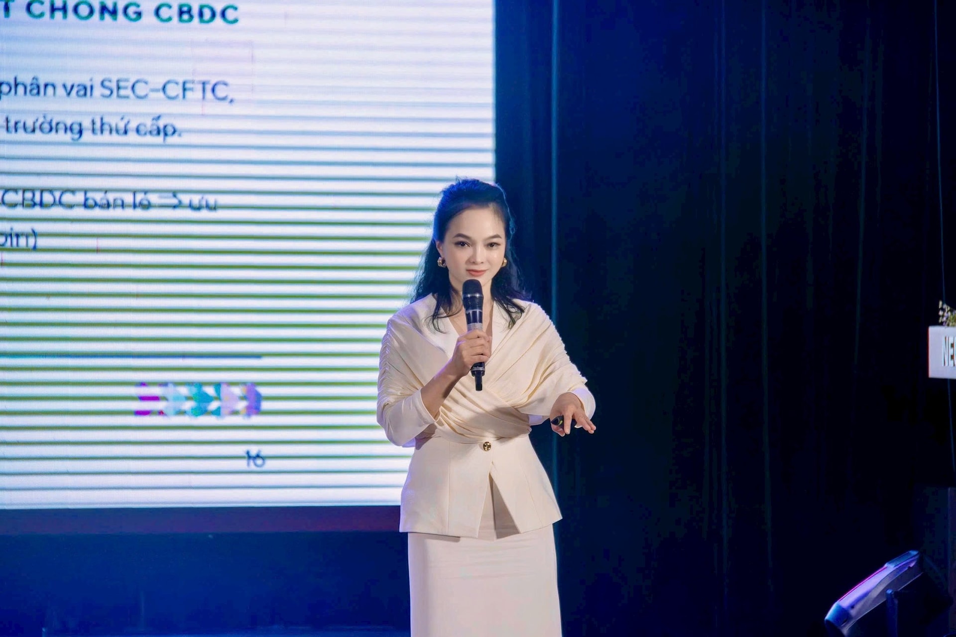 ba-nguyen-van-hien-pho-chu-tich-kiem-tong-thu-ky-hiep-hoi-blockchain-va-tai-san-so-viet-nam.jpg