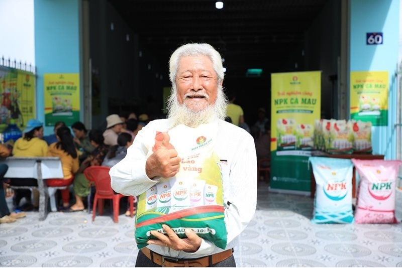 cac-dong-san-pham-npk-ca-mau-da-duoc-nhieu-ba-con-nong-dan-biet-den-va-tin-dung.jpg