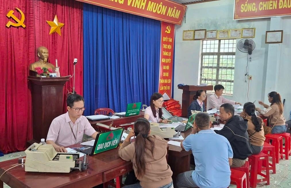 can-bo-tin-dung-chinh-sach-chu-puh-luon-thuc-hien-giai-ngan-kip-thoi-nhanh-chong-cho-nguoi-dan.jpg