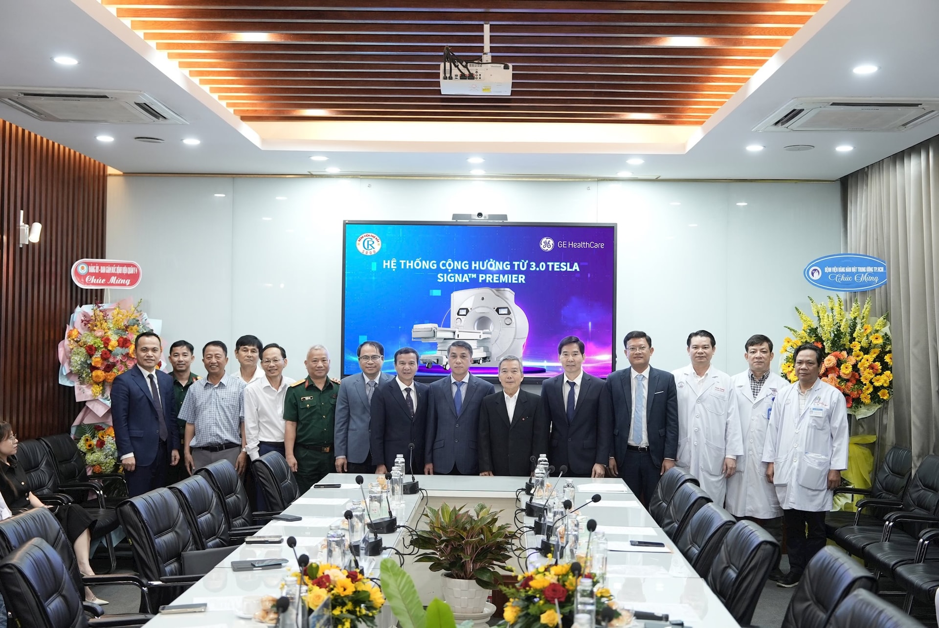 le-ra-mat-he-thong-cong-huong-tu-3.0-tesla-signa-premier-1.jpg