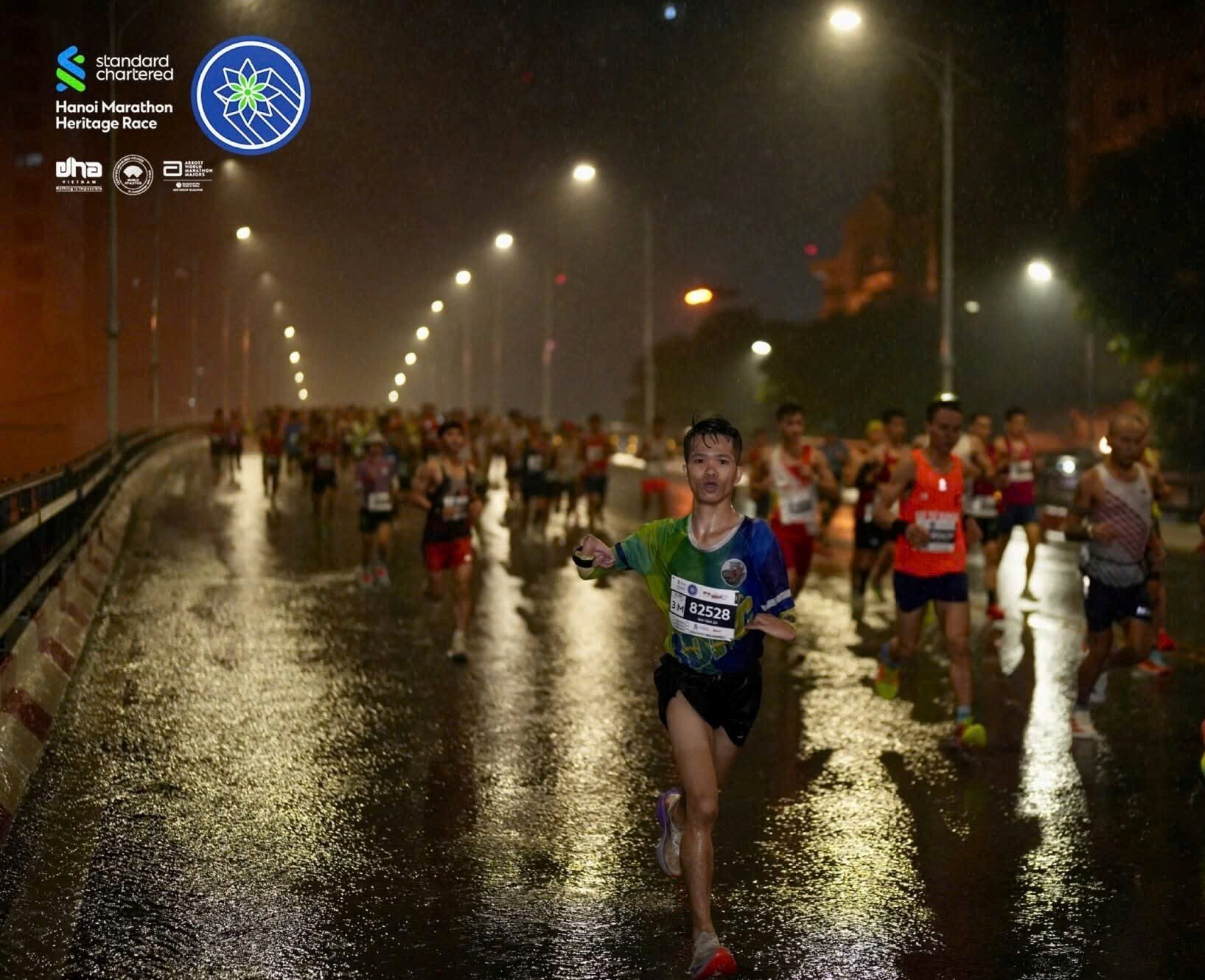 people-with-disabilities-at-standard-chartered-hanoi-marathon-heritage-race-2025.jpg