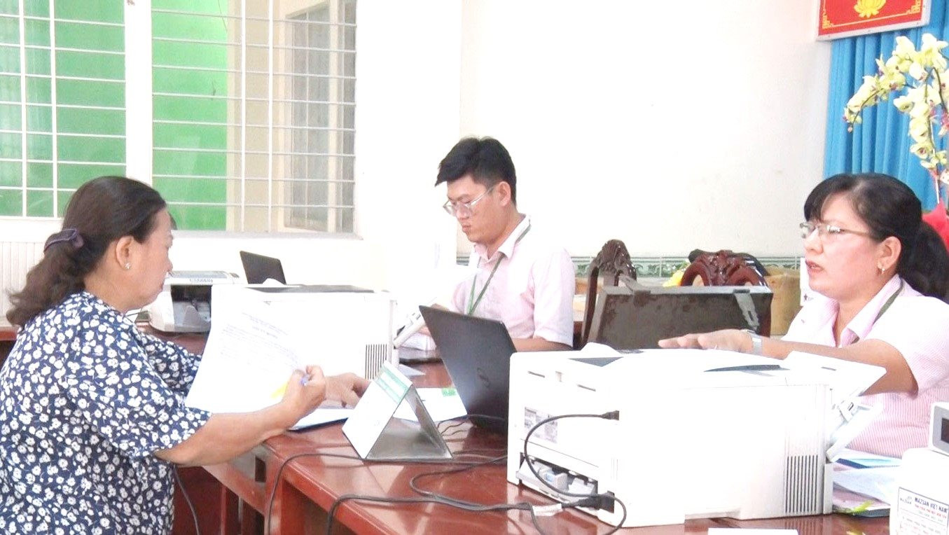 xa-binh-ninh-dang-thuc-hien-10-chuong-trinh-tin-dung-cua-phong-giao-dich-ngan-hang-chinh-sach-xa-hoi.jpg