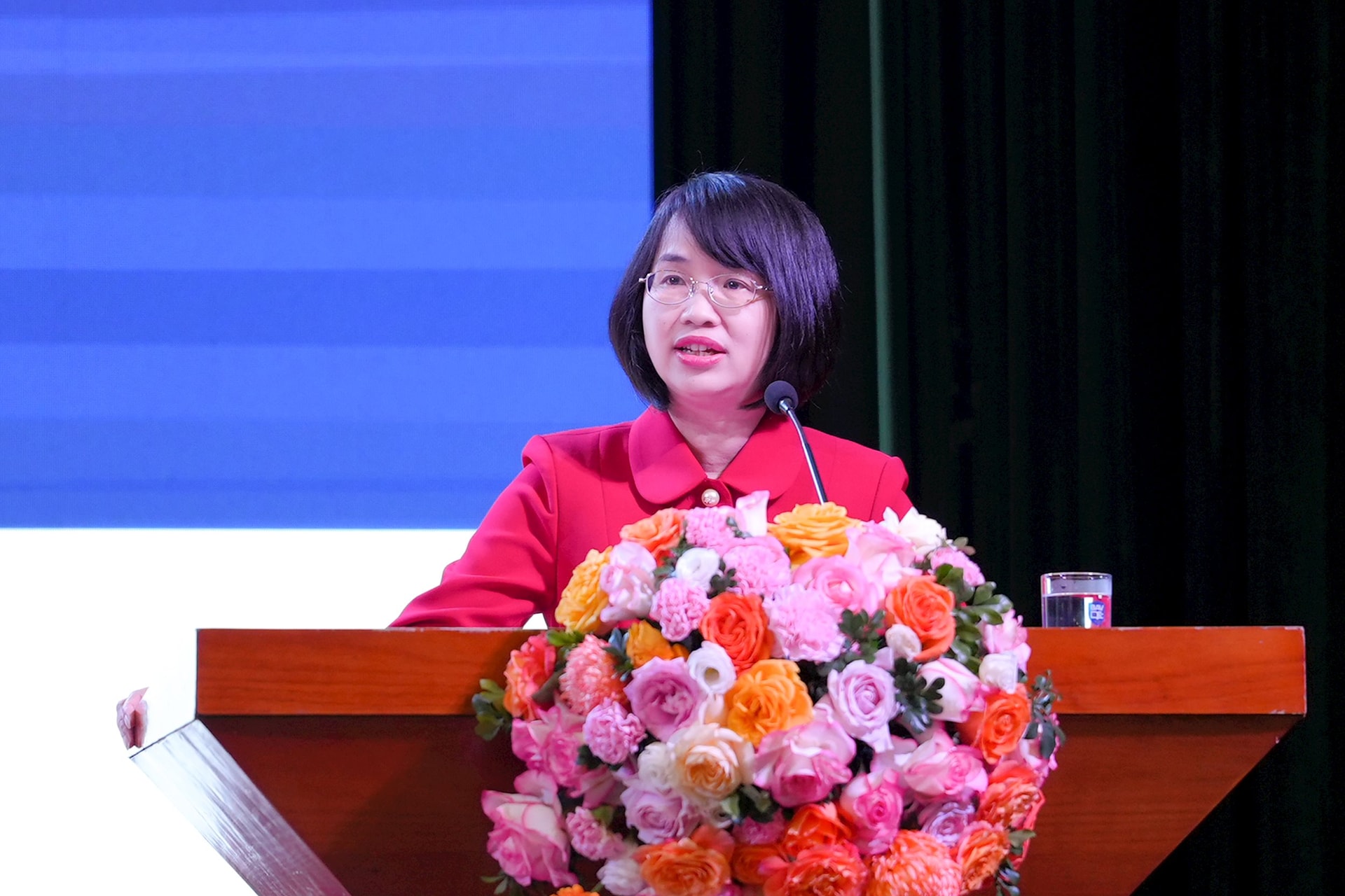 pgsts-pham-thi-hoang-anh.jpg