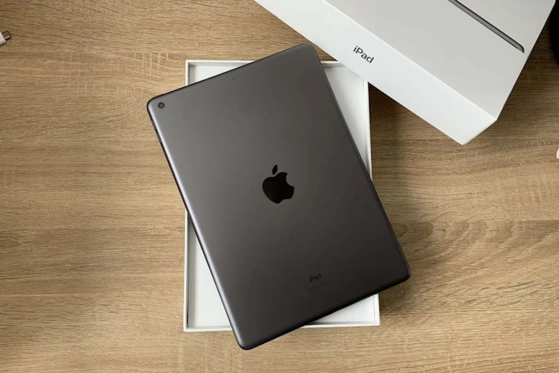 ipad-gen-9-10.2-2021-mang-den-trai-nghiem-xem-phim-va-luot-web-tuyet-voi.jpg