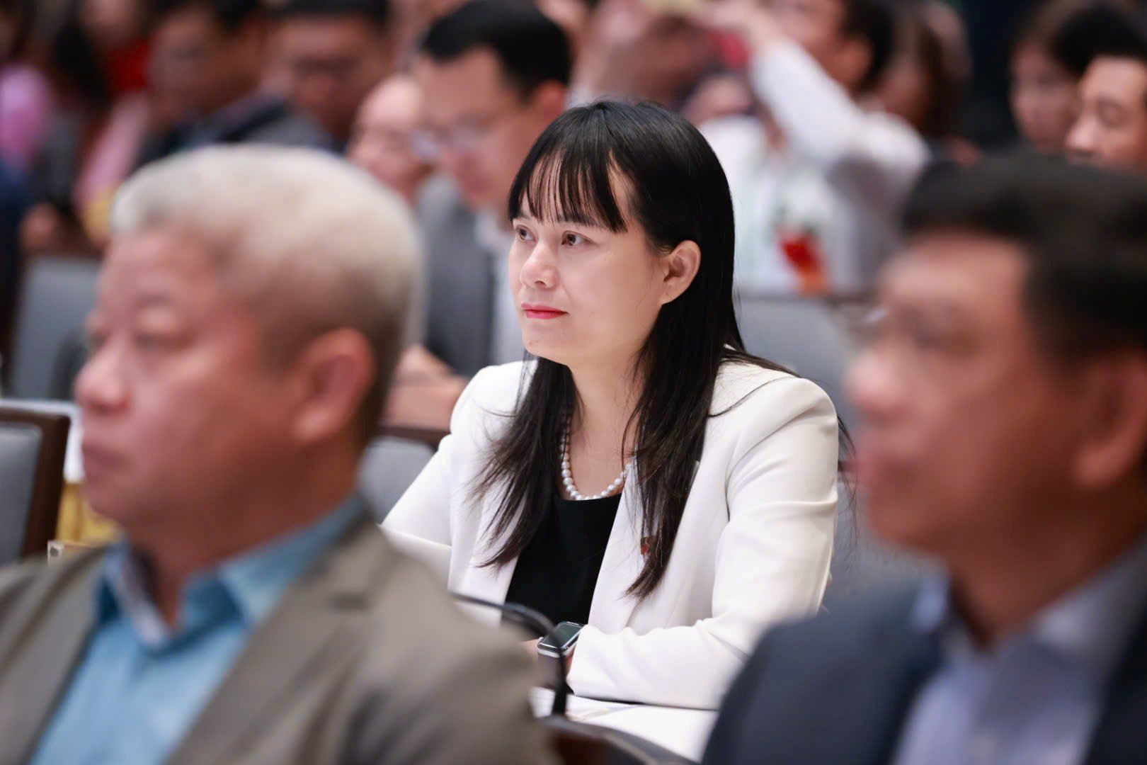 5.-ba-phung-thi-binh.jpg