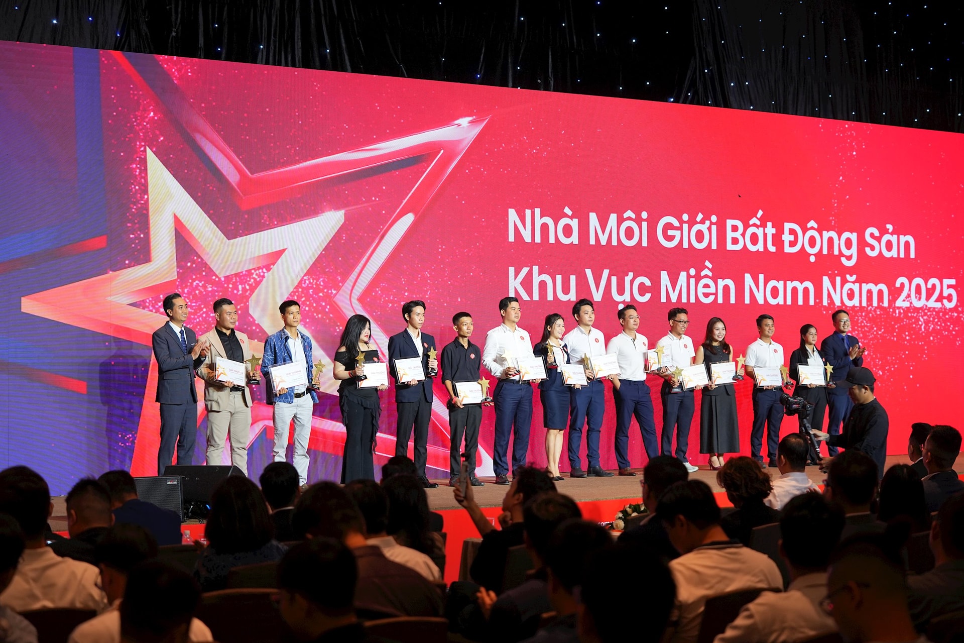 giai-thuong-nha-moi-gioi-bat-dong-san-viet-nam.jpg