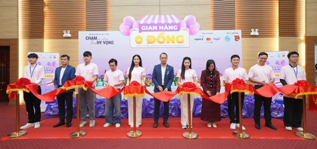 cac-dai-bieu-cat-bang-khai-truong-gian-hang-0-dong.jpg
