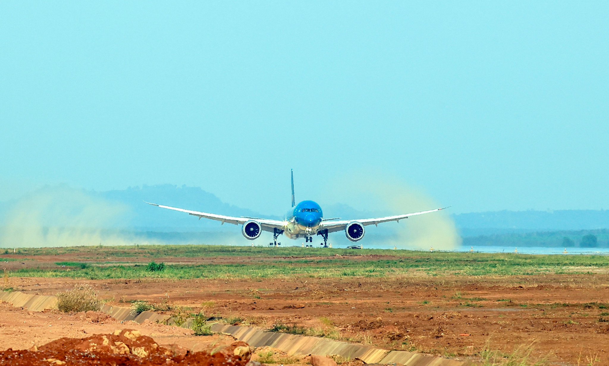 3.-san-bay-long-thanh-da-chinh-thuc-don-tau-bay-thuong-mai-dau-tien-ha-canh-do-vietnam-airlines-thuc-hien.jpeg