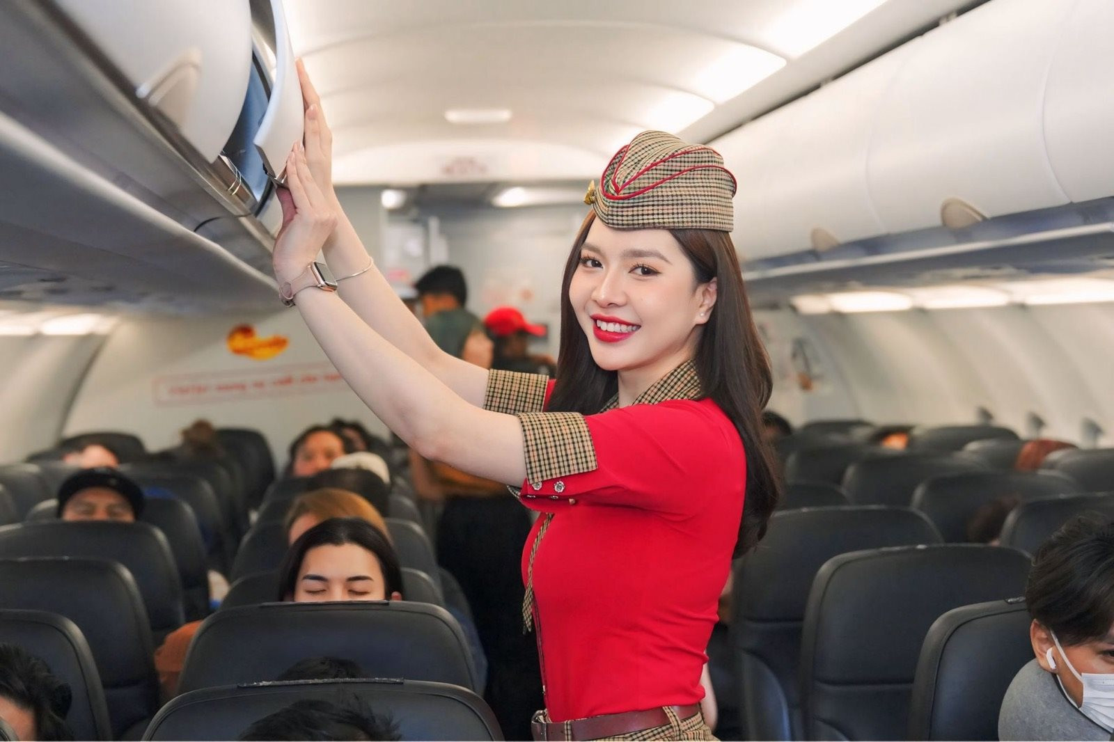 tiep-vien-hang-khong-vietjet-1-.jpg
