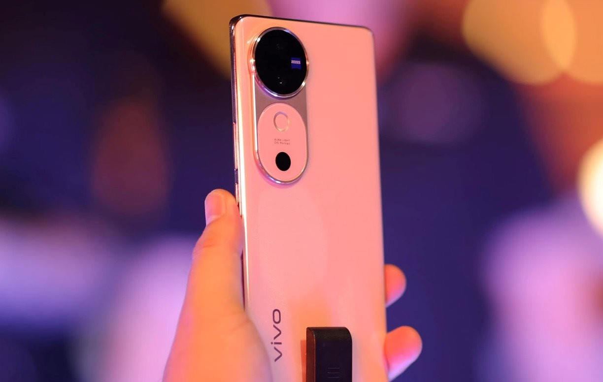 vivo-v40-5g-co-kha-nang-giai-tri-toan-dien.jpg