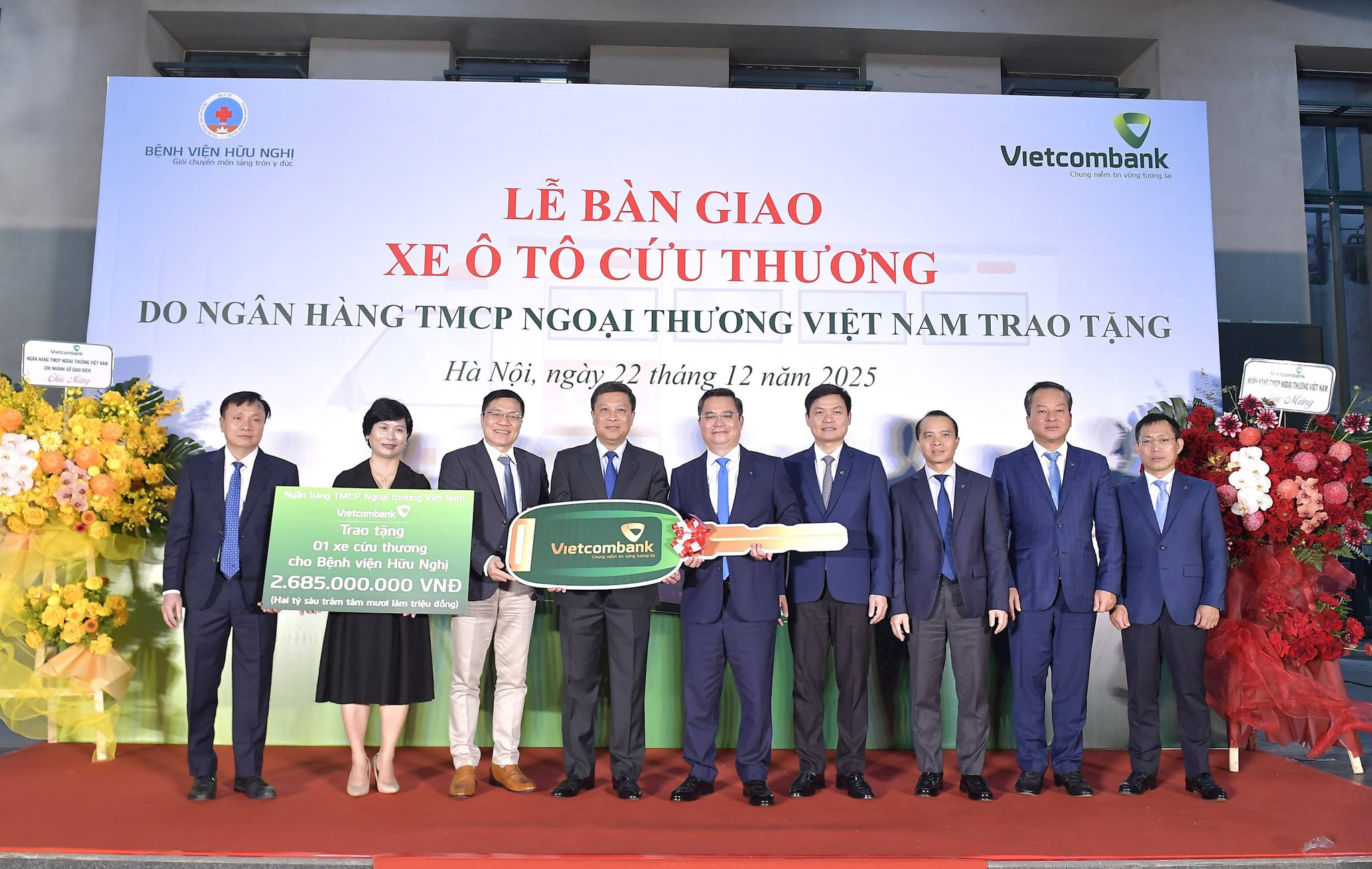 20251222_dkt_vcb-trao-tang-bv-huu-nghi-xe-cuu-thuong-194-d.jpg