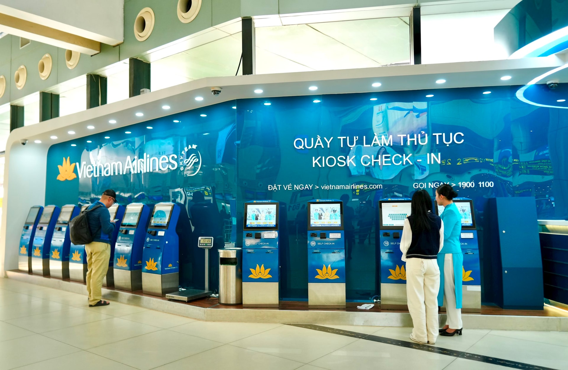 hanh-khach-nen-lam-thu-tuc-truc-tuyen-truoc-chuyen-bay-trong-vong-24-gio-truoc-gio-khoi-hanh-thong-qua-website-ung-dung-cua-vietnam-airlines.jpeg
