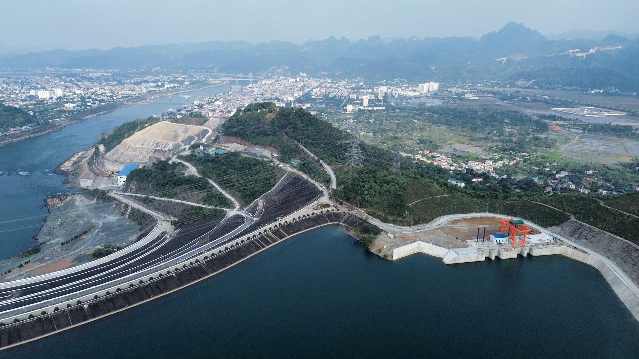 toan-canh-thuy-dien-hoa-binh-mr-1-.jpg