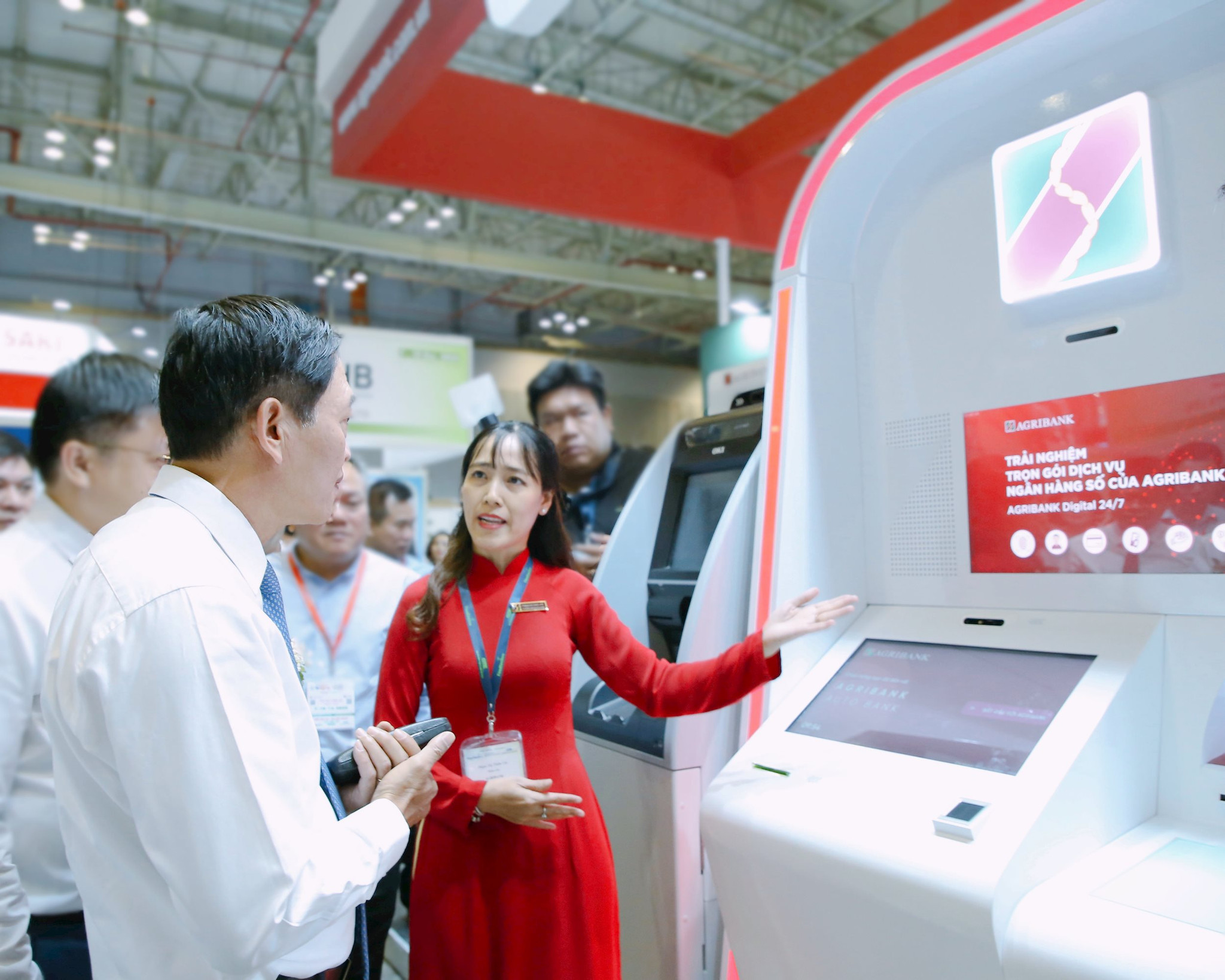 agribank-khong-ngung-mo-rong-ket-noi-va-ung-dung-vneid-trong-toan-bo-qua-trinh-cung-ung-san-pham-dich-vu-ngan-hang.jpg