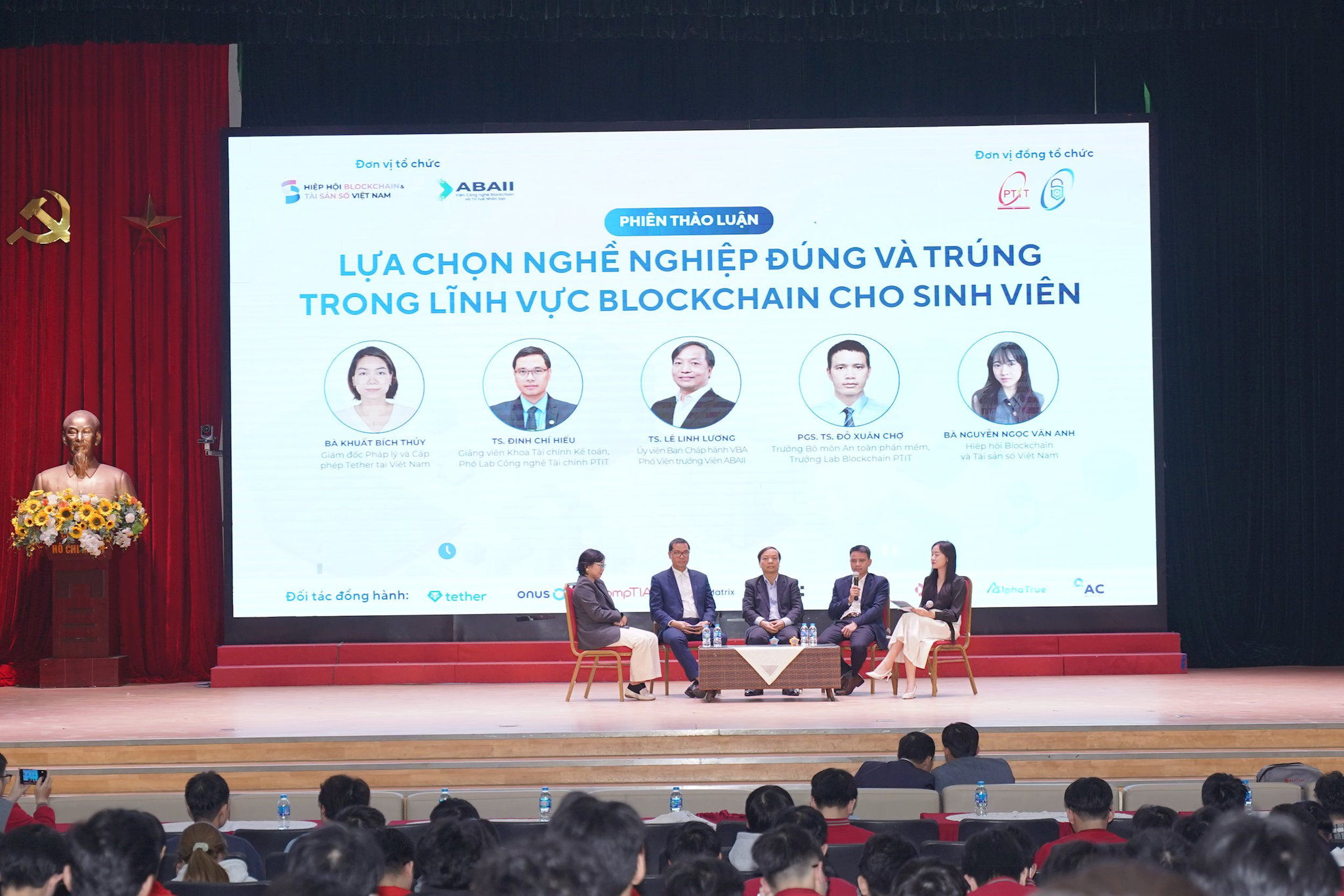 phien-thao-luan-lua-chon-nghe-nghiep-dung-va-trung-trong-linh-vuc-blockchain-cho-sinh-vien.jpg