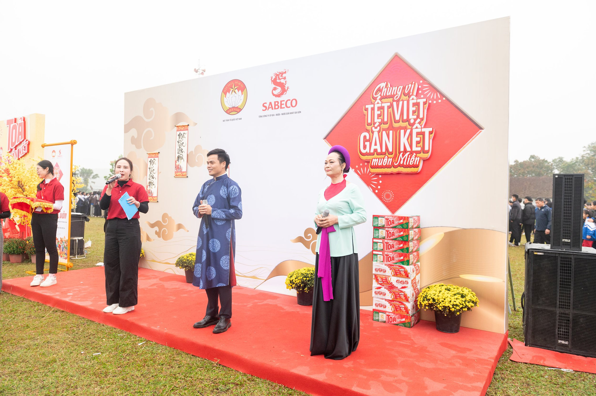 co-mat-tai-chuong-trinh-la-anh-tran-van-sang-nghe-nhan-bieu-dien-dan-ca-vi-dam-va-la-top-15-guong-mat-truyen-lua..jpg