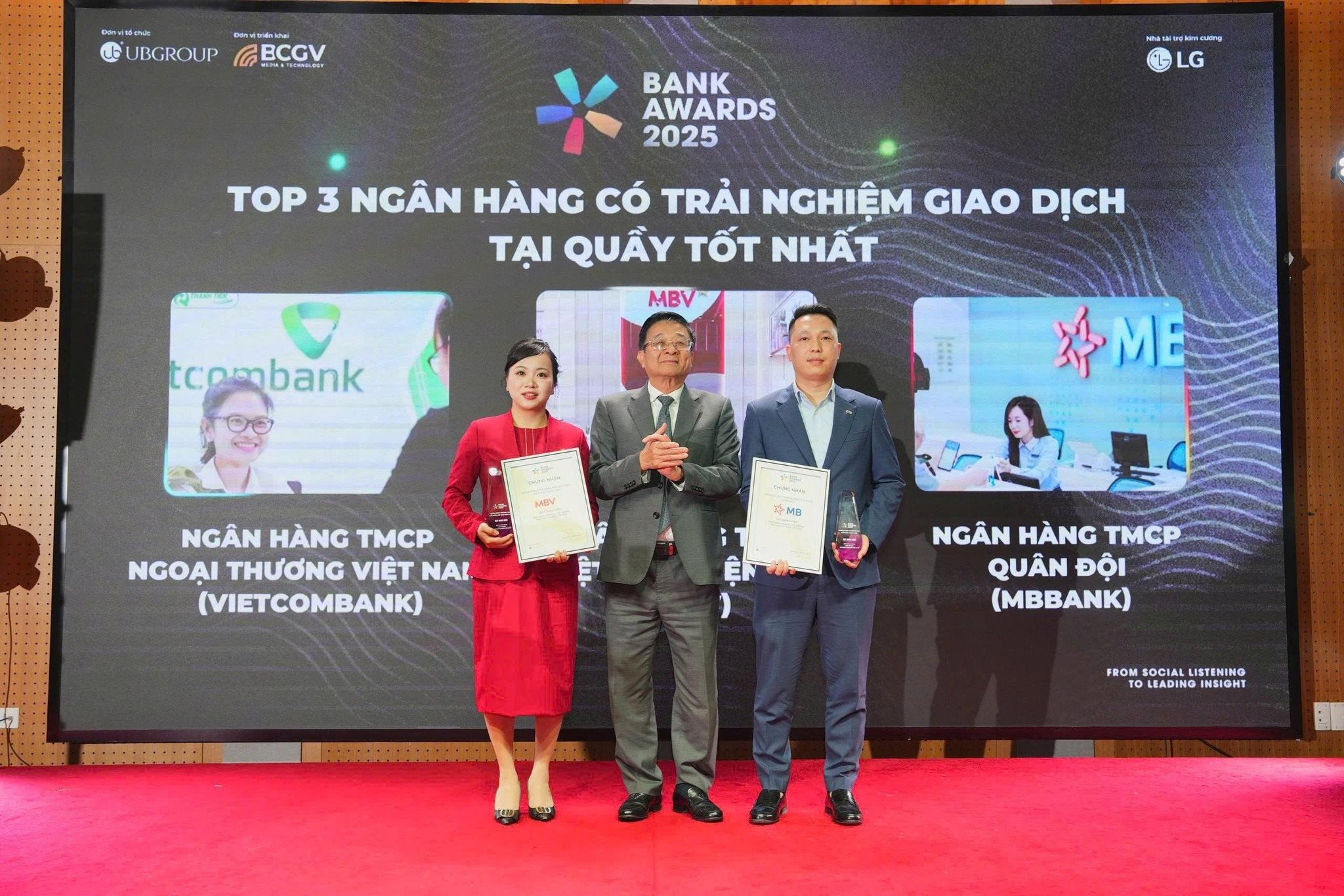 3-top-3-nh-co-trai-nghiem-gd-tai-quay-tot-nhat.jpg