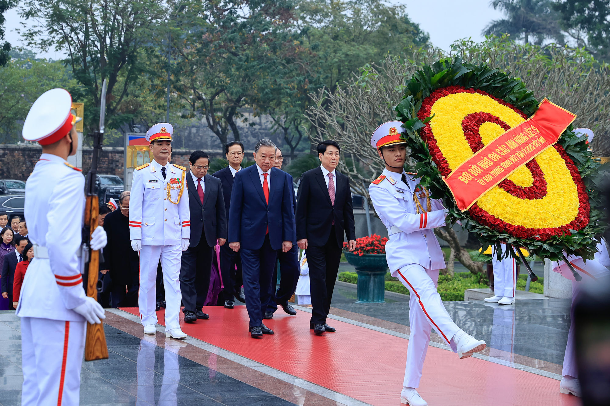 Lãnh đạo Đảng, Nhà nước vào Lăng viếng Chủ tịch Hồ Chí Minh nhân kỷ niệm 96 năm Ngày thành lập Đảng Cộng sản Việt Nam- Ảnh 5. Lãnh đạo Đảng, Nhà nước vào Lăng viếng Chủ tịch Hồ Chí Minh nhân kỷ niệm 96 năm Ngày thành lập Đảng Cộng sản Việt Nam- Ảnh 5.
