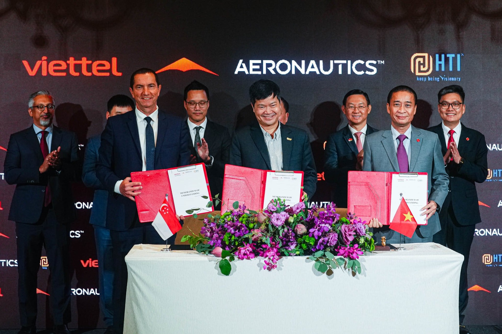 anh-3-aeronautics-la-mot-trong-chin-doi-tac-viettel-dat-thoa-thuan-ky-ket-hop-tac-tai-airshow-va-le-khai-truong-van-phong-dai-dien-tai-singapore-2-.jpg
