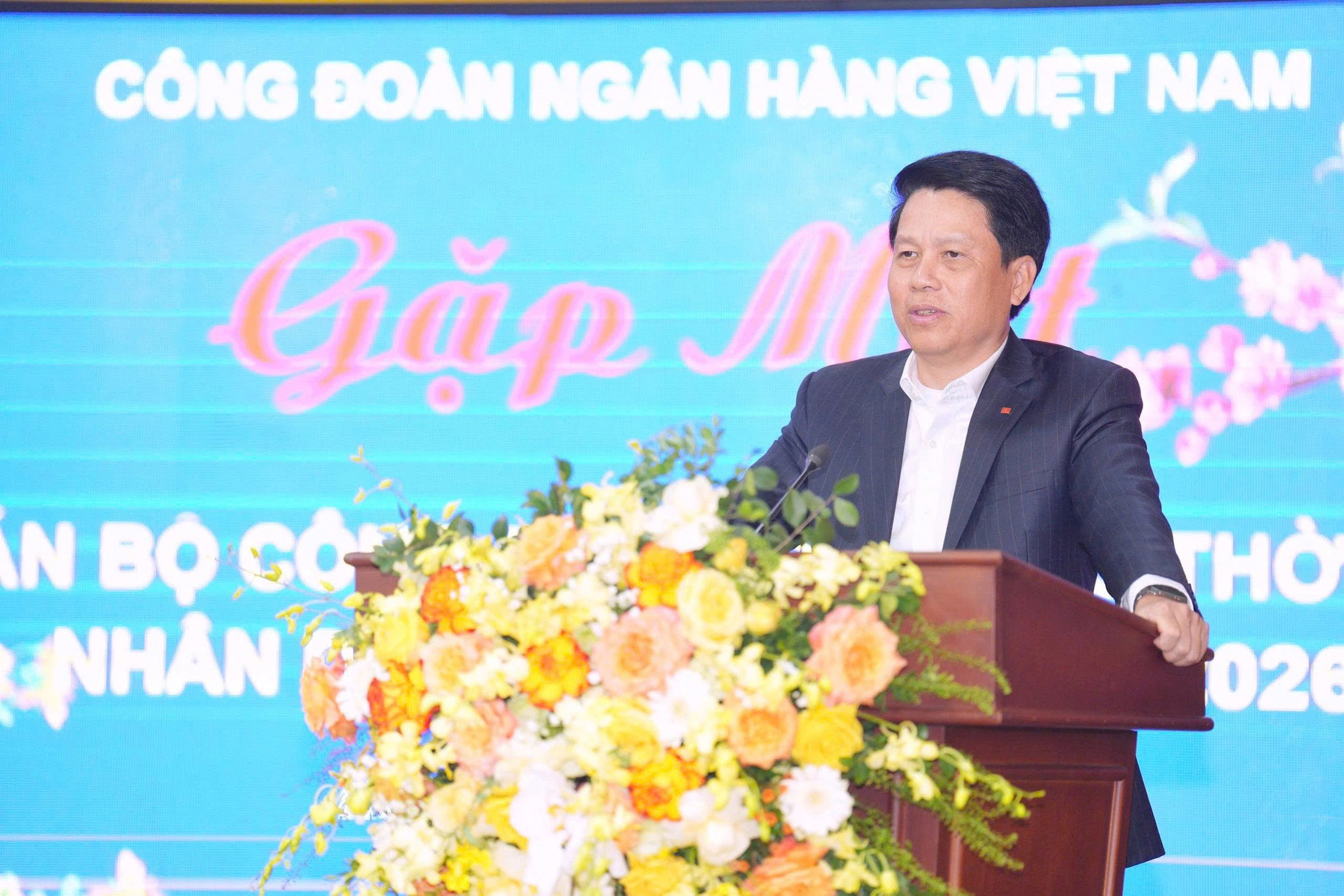 cong-doan-ngan-hang-viet-nam-gap-mat-can-bo-cong-doan-cac-thoi-ky-nhan-dip-xuan-binh-ngo-20261.jpg