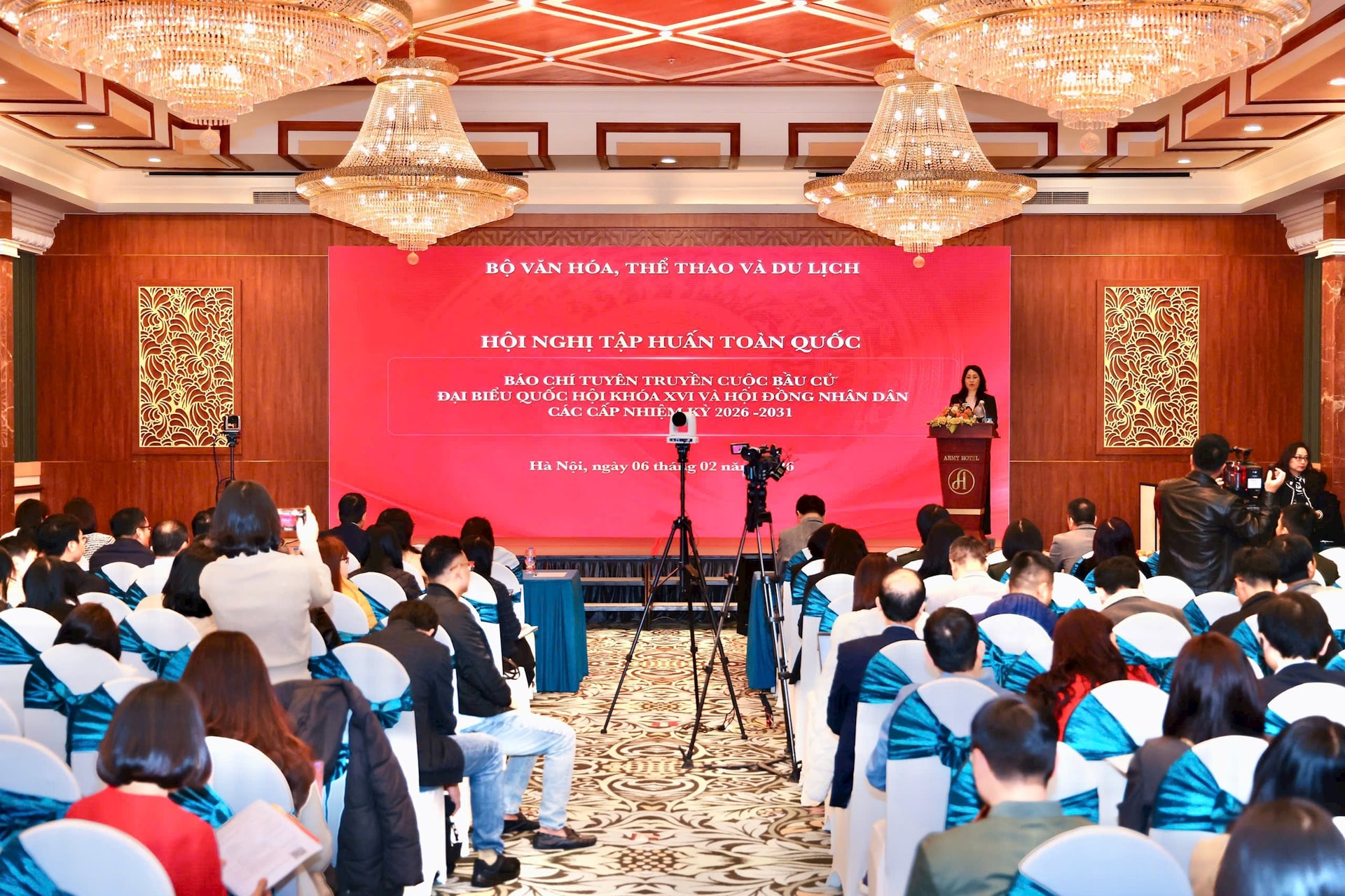 qc-hoi-nghi.jpg
