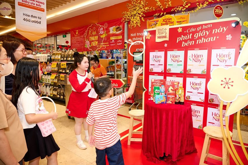 nguoi-tieu-dung-trai-nghiem-cac-hoat-dong-thu-vi-tai-gian-hang-cua-nestle.jpg
