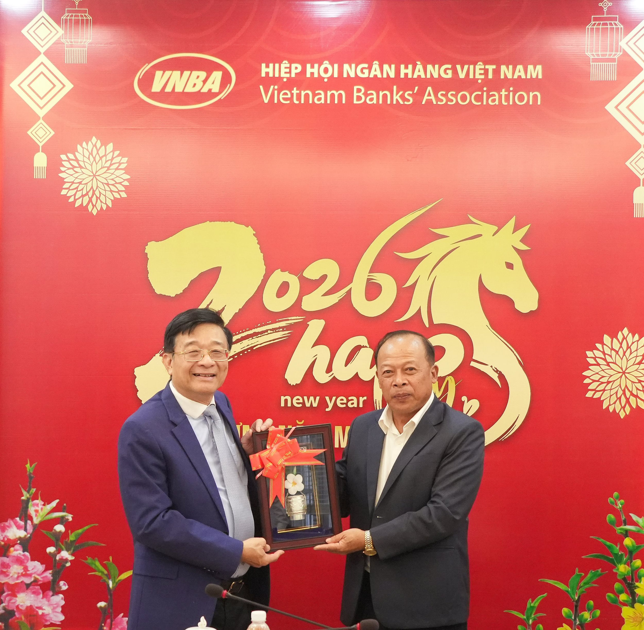 tang-qua-luu-niem-2.jpg