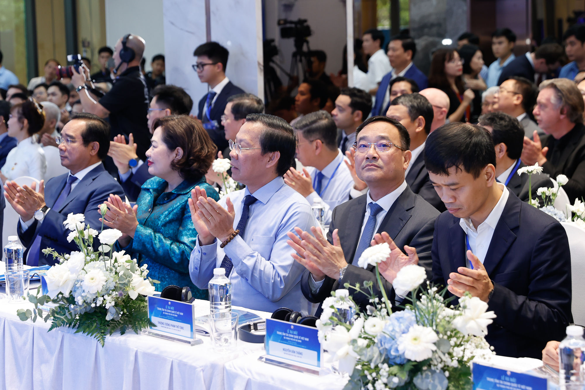 Thủ tướng: Biến Trung tâm Tài chính Quốc tế Việt Nam thành một động lực, điểm tựa phát triển- Ảnh 6. Thủ tướng: Biến Trung tâm Tài chính Quốc tế Việt Nam thành một động lực, điểm tựa phát triển- Ảnh 6.