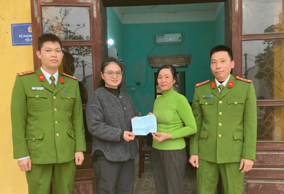photo-library-20260206135511-44c17d98-2cb8-487c-a197-579dab44caff-cong-an-xa-chi-am-ho-tro-xac-minh-vu-chuyen-nham-hon-2-2-ty-ong-qua-ngan-hang.jpg
