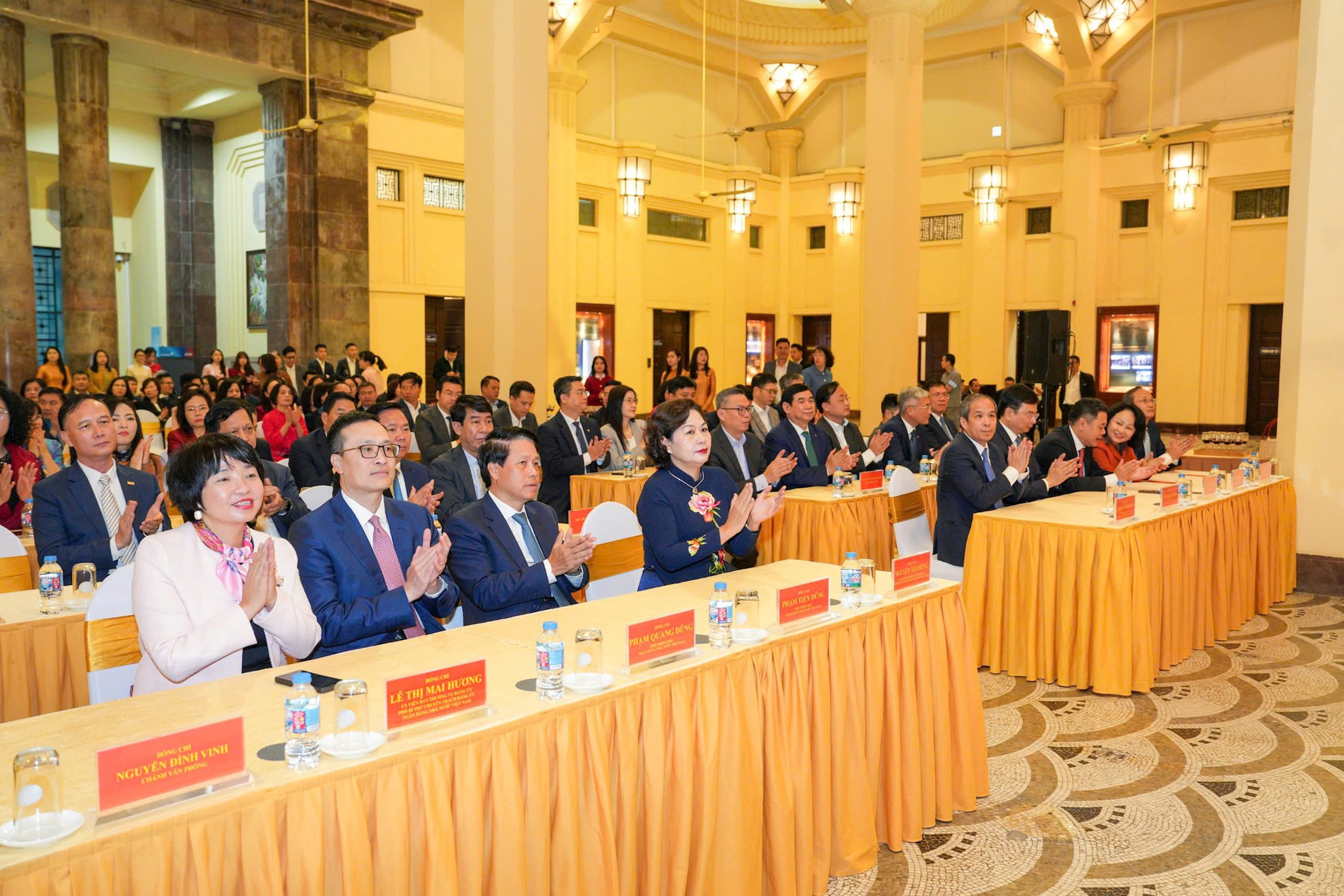 23.2-2-nganh-ngan-hang-vung-tin-doi-moi-manh-me-va-hoan-thanh-xuat-sac-nhiem-vu-dang-nha-nuoc-va-nhan-dan-giao-pho.jpg