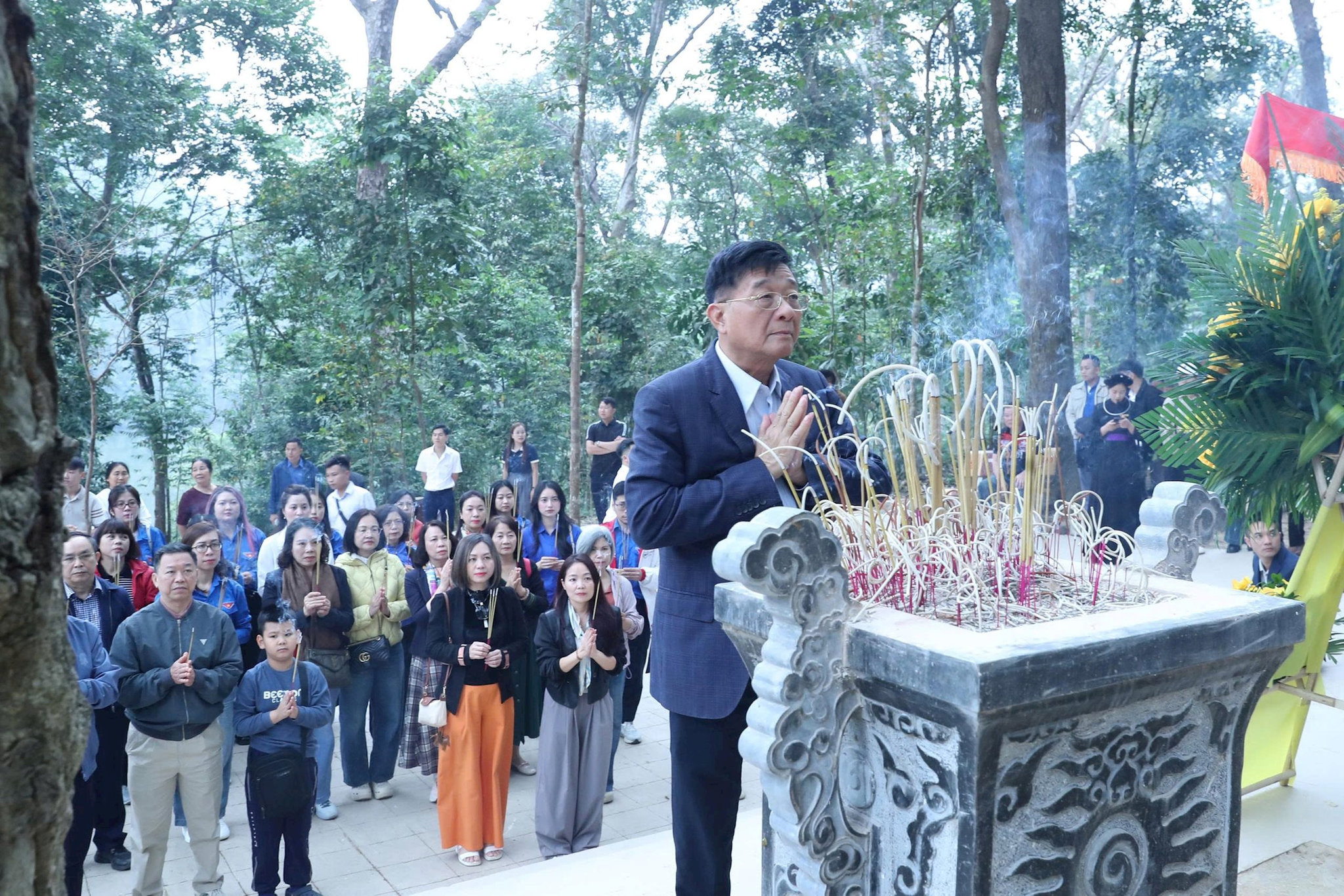 Phó Chủ tịch kiêm Tổng Thư ký VNBA và đoàn công tác dâng hương tại Khu di tích Quốc gia đặc biệt Tân Trào