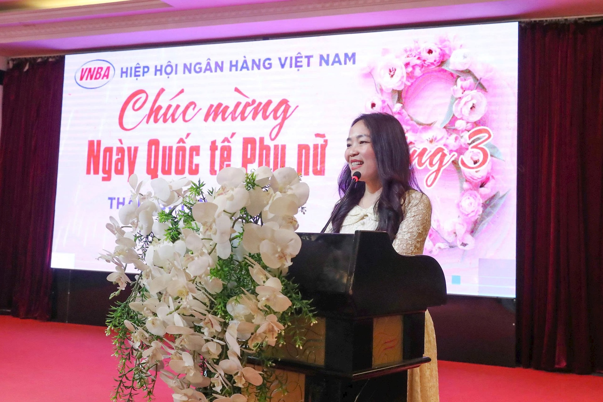 Bà Bùi Thu Oanh, Chủ tịch Công đoàn VNBA phát biểu tại buổi lễ