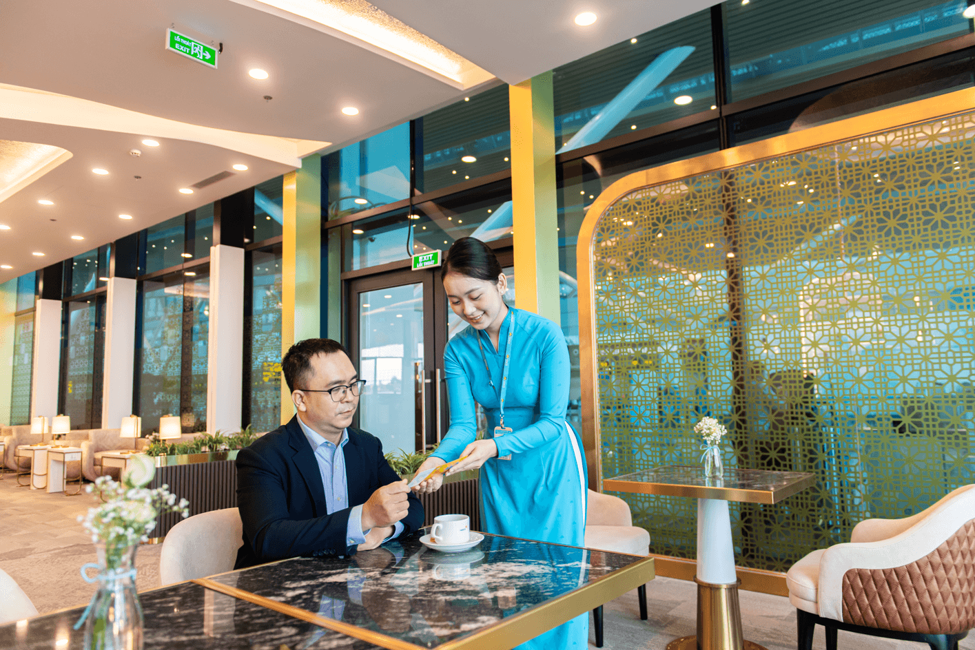 3.-check-in-lounge-tai-tan-son-nhat-khang-dinh-dau-an-khac-biet-trong-trai-nghiem-khach-hang..png