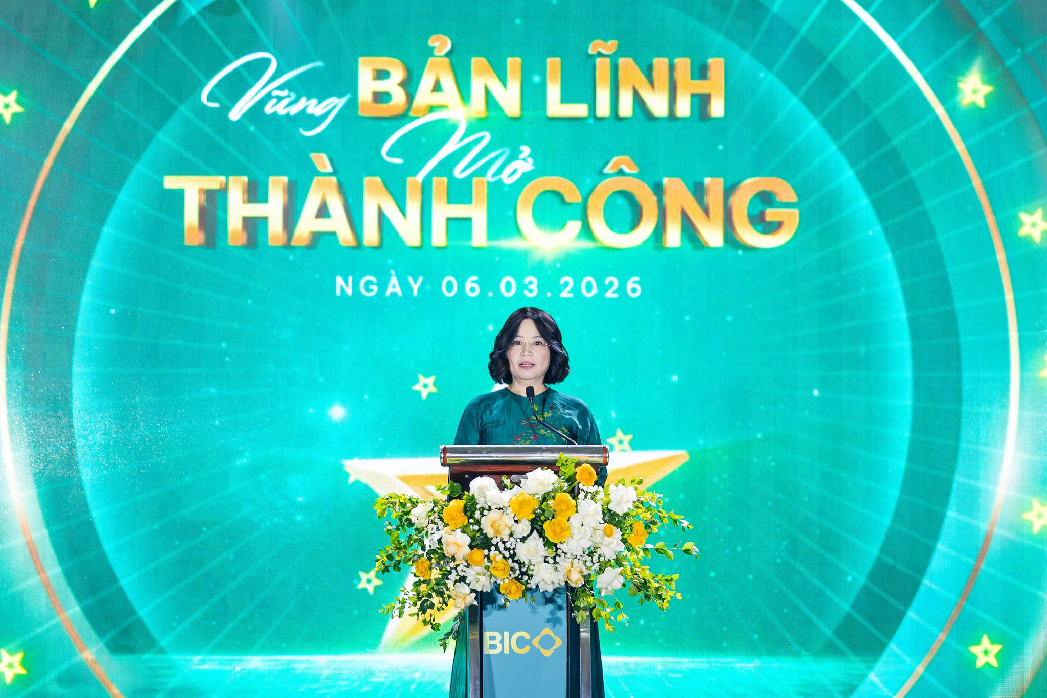tong-giam-doc-bic-doan-thi-thu-huyen-phat-bieu-tai-hoi-nghi-tong-ket-2025-va-phat-dong-khkd-2026.jpg