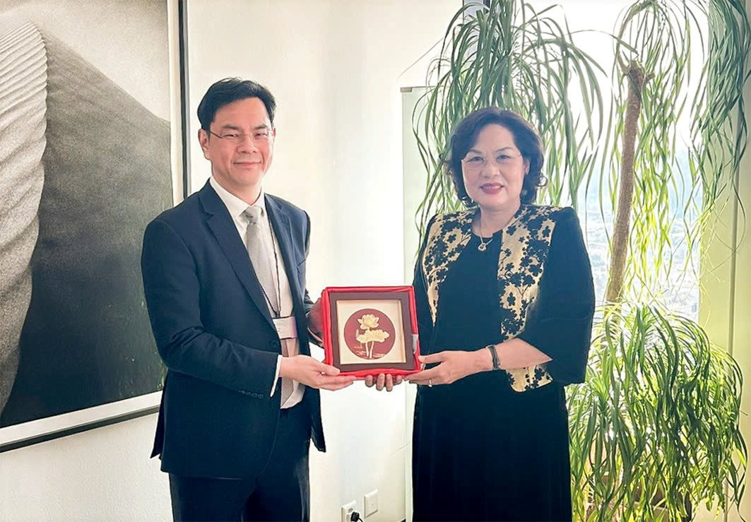10.3-2thong-doc-nguyen-thi-hong-du-hoi-nghi-dinh-ky-ngan-hang-thanh-toan-quoc-te-thang-3.2026.jpg
