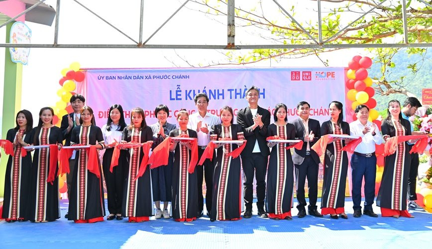 uniqlo-viet-nam-cung-quy-hy-vong-khanh-thanh-diem-truong-thon-phuoc-cong-2-truong-mau-giao-phuoc-chanh-1-.jpg