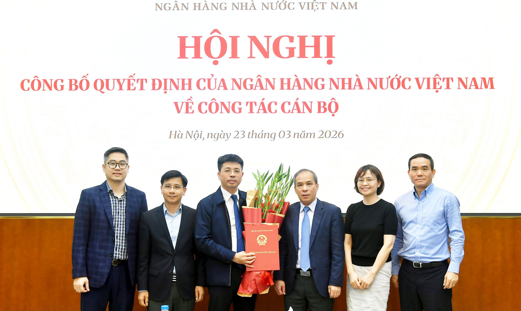 23.3-2.cong-bo-quyet-dinh-bo-nhiem-pho-cuc-truong-cuc-an-toan-he-thong-cac-to-chuc-tin-dung.jpg