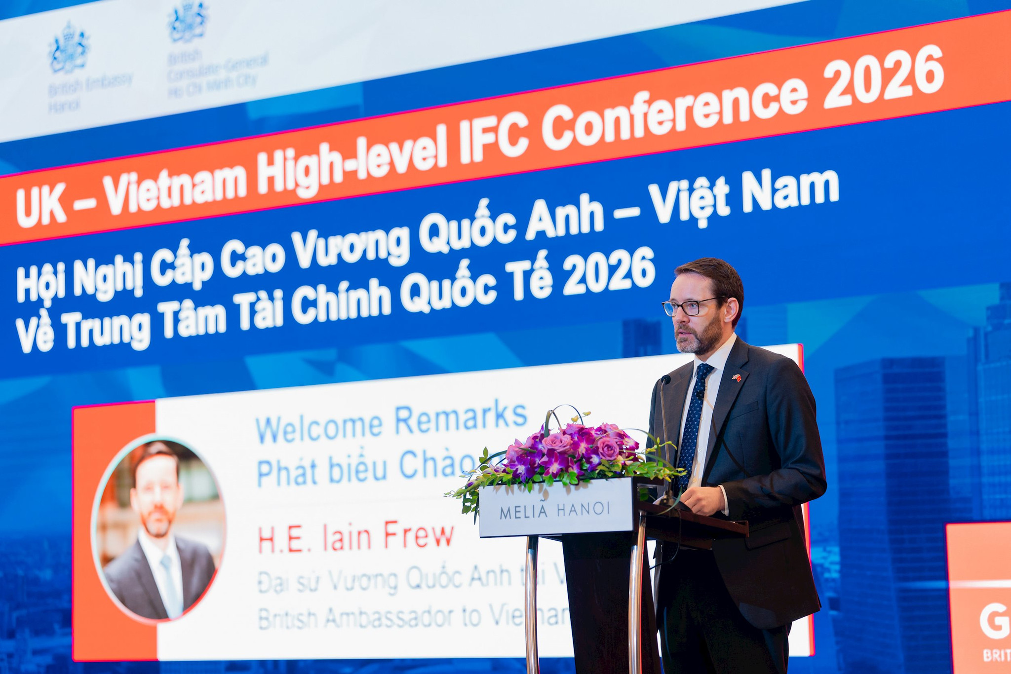 dai-su-anh-iain-frew.jpg