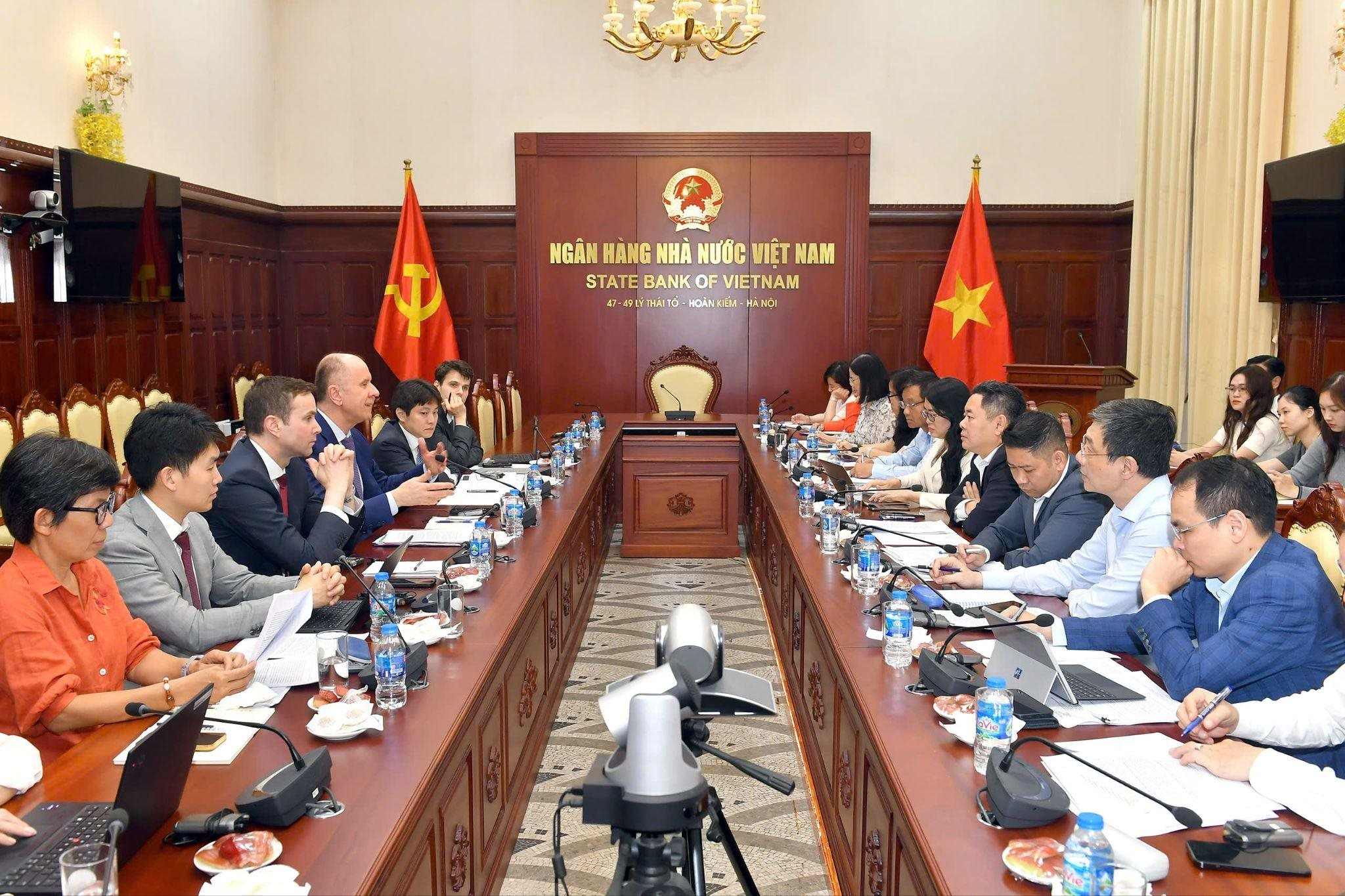 26.3-3-pho-thong-doc-nguyen-ngoc-canh-lam-viec-voi-doan-can-bo-quy-tien-te-quoc-te.jpg